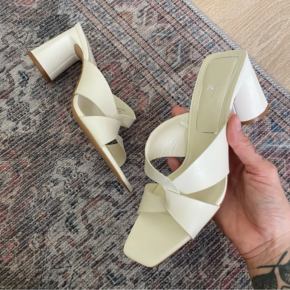 NWOT ZARA‎ Square Toe Twist Heels